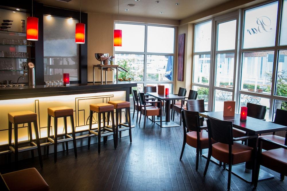 Ramada By Wyndham Bottrop City Esterno foto