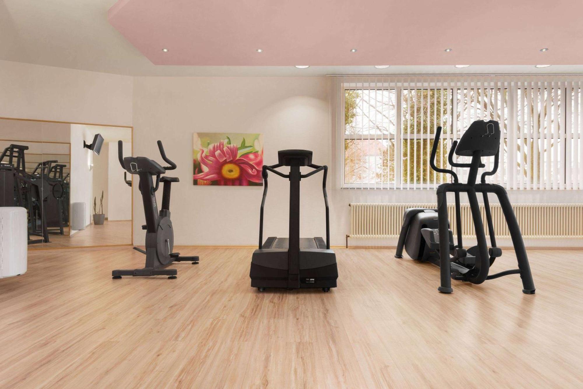 Ramada By Wyndham Bottrop City Esterno foto