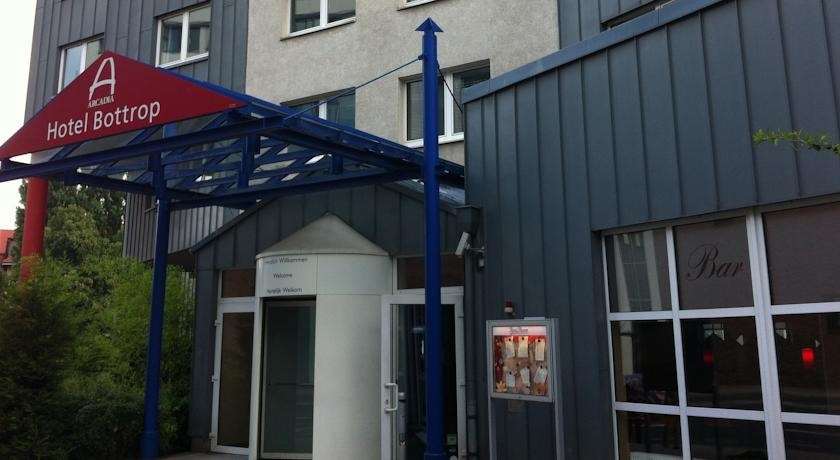 Ramada By Wyndham Bottrop City Esterno foto