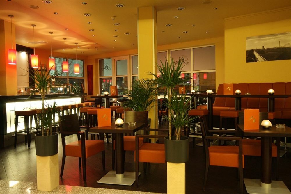 Ramada By Wyndham Bottrop City Esterno foto