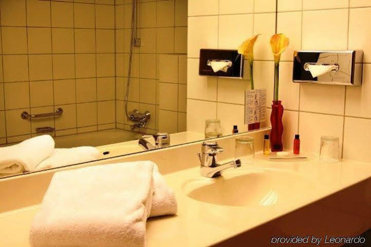 Ramada By Wyndham Bottrop City Esterno foto
