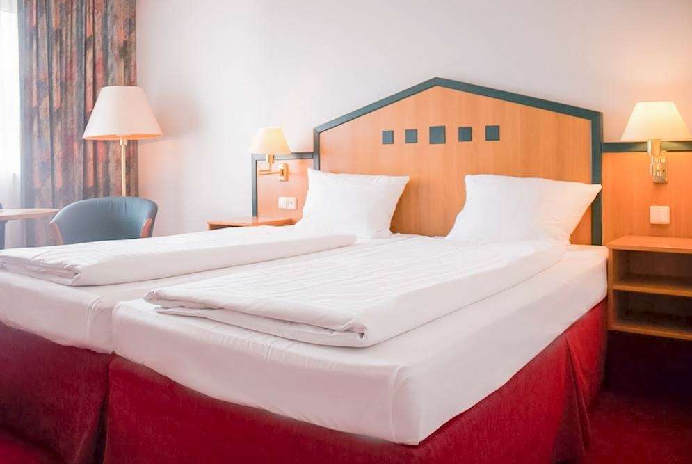 Ramada By Wyndham Bottrop City Esterno foto