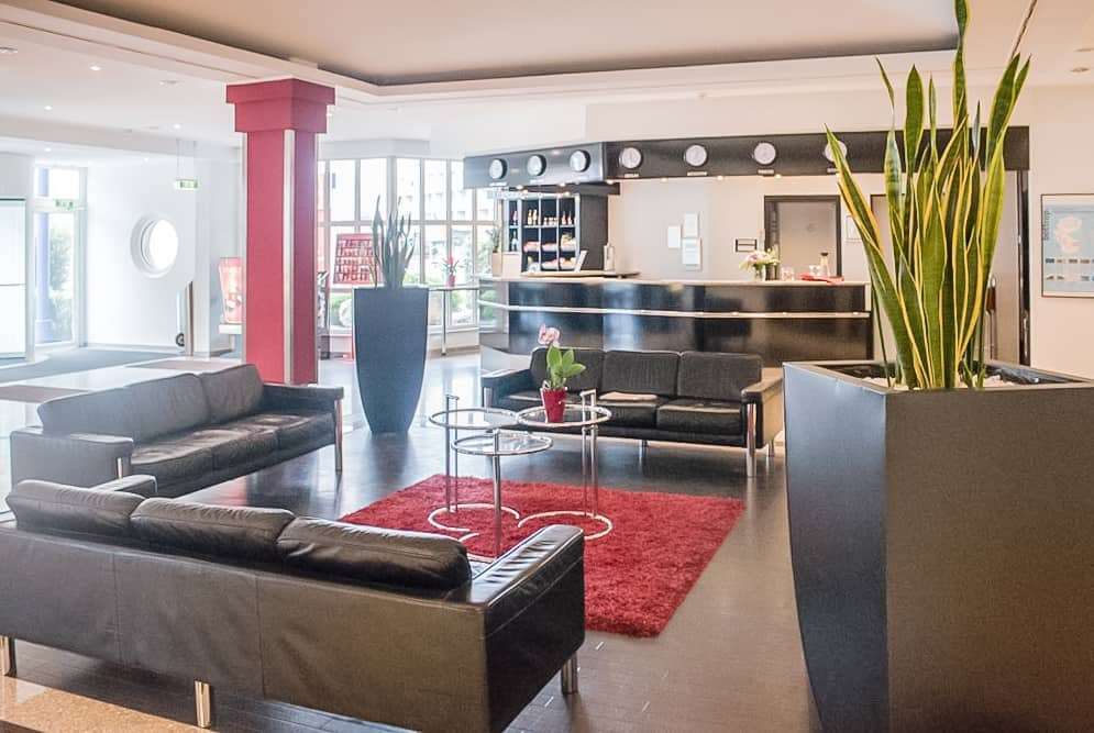 Ramada By Wyndham Bottrop City Esterno foto