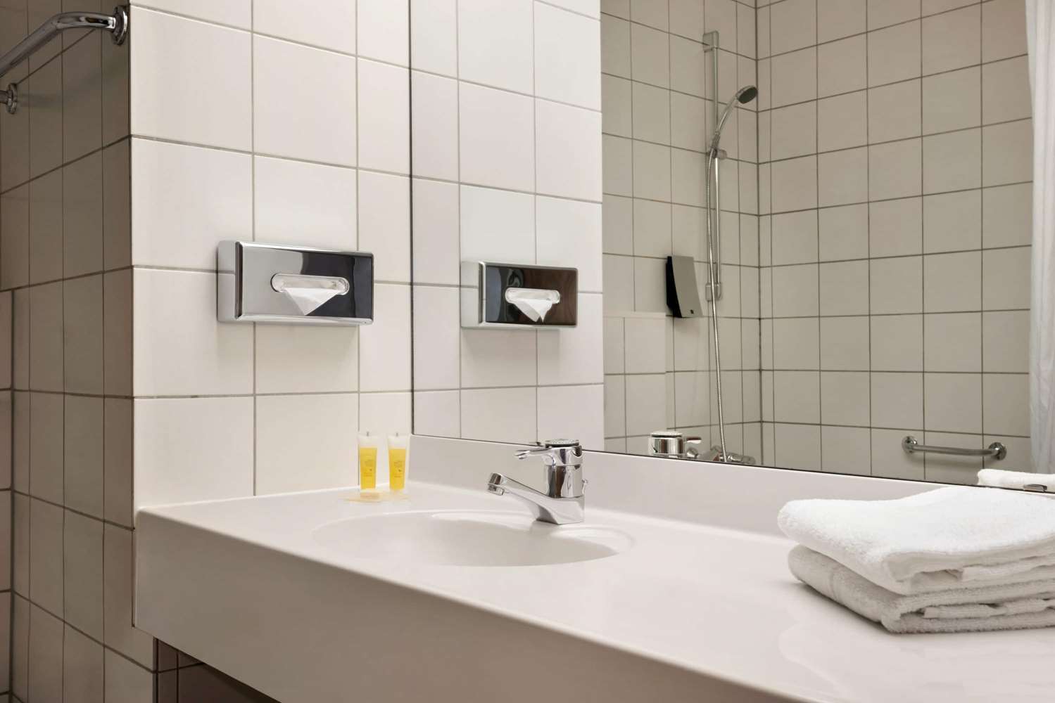 Ramada By Wyndham Bottrop City Esterno foto